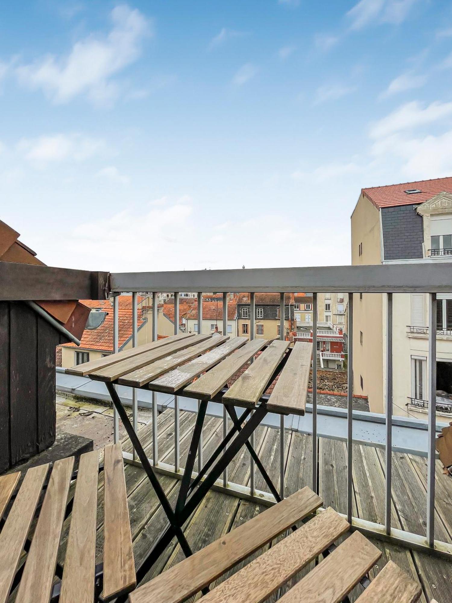 Pied-A-Terre A Montlucon Lägenhet Exteriör bild